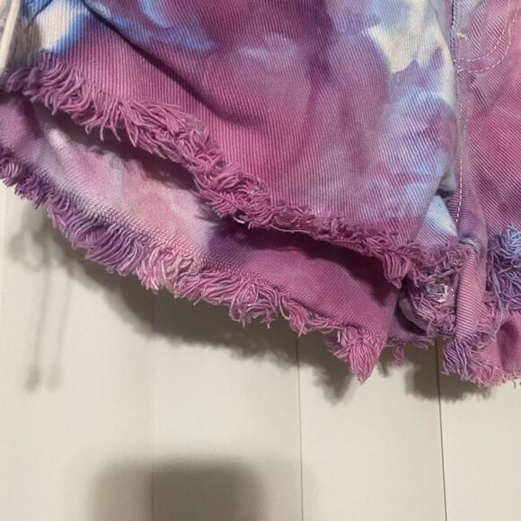PACSUN tie die   High rise shorts with distressed bottoms, criss cross tie on si - Picture 2 of 7